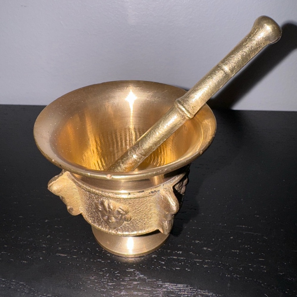 Super Rare Vintage maybe antique? Solid brass mortar & pestle 2.5”x2.5”